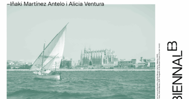 Alberto Baraya transforma un llaüt en llenç amb Llatina i Mestral al Museu de la Mar