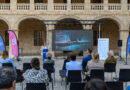 Palma dona el tret de sortida a la 14a edició de l’Evolution Mallorca International Film Festival Steve Buscemi, Ingrid García-Jonsson i Phedon Papamichael rebran els premis honorífics d’una edició que obrirà amb “Los Domingos”, guanyadora de la Concha de Oro a Sant Sebastià. Palma, 21 d’octubre de 2025. L’actor, director i guionista nord-americà Steve Buscemi, la actriu hispanosuèca Ingrid García-Jonsson i el director de fotografia Phedon Papamichael inauguraran demà, dimecres 22 d’octubre, la 14a edició de l’Evolution Mallorca International Film Festival (EMIFF), que se celebrarà a Mallorca del 21 al 29 d’octubre i convertirà l’illa en epicentre internacional del cinema independent. El festival arrencarà a les 18.00 hores amb una gran gala inaugural en què es reconeixerà la trajectòria d’aquestes tres figures essencials del món del cinema. Steve Buscemi rebrà l’Evolution Icon Award 2025 per la seva destacada carrera com a intèrpret en títols com Reservoir Dogs, Fargo, The Big Lebowski o la sèrie Boardwalk Empire, per la qual va guanyar un Globus d’Or. El Cinematography Icon Award 2025 serà per a Phedon Papamichael, reconegut per la seva sensibilitat amb la llum i la composició en pel·lícules com Nebraska, Ford v Ferrari, El juicio de los 7 de Chicago o Walk the Line. La actriu Ingrid García-Jonsson serà guardonada amb l’Evolution New Talent Award 2025, per la seva veu fresca i prometedora dins el cinema espanyol. Coneguda per títols com Hermosa juventud, Ana de día o Explota explota, és una de les grans revelacions de la seva generació. Després de l’entrega de premis, s’inaugurarà oficialment el festival amb la projecció de Los Domingos, dirigida per Alauda Ruiz de Azúa, recent guanyadora de la Concha de Oro al Festival de Sant Sebastià. Palma, capital del cinema independent europeu El EMIFF 2025 reunirà més de cent cineastes de 30 països i projectarà 130 títols seleccionats entre més de 1.150 propostes internacionals. Les projeccions es faran en espais emblemàtics com el Palau de Congressos, CineCiutat, Teatre Principal de Palma, Rialto Living, Port Adriano, CaixaForum, Rívoli, Es Baluard, Gerhardt Braun Gallery i Estudi General Lul·lià, convertint l’illa en un gran escenari de creació audiovisual. El festival ofereix diverses modalitats d’entrades i acreditacions per al públic general, la indústria i la premsa, disponibles a www.evolutionfilmfestival.com . “Navis Romana”: el tresor submergit de Mallorca En el marc del festival, s’ha presentat “Navis Romana”, un documental produït pel Consell de Mallorca, IB3, CaixaForum+ i Salom Estudi, que relata el projecte d’extracció i conservació del peci de Ses Fontanelles, descobert el 2019 a pocs metres de la platja de Palma. La primera part de la sèrie s’estrenarà el divendres 24 d’octubre a les 18.00 h al CaixaForum Palma, dins el festival. Les entrades ja estan exhaurides. Segons els experts, el vaixell, procedent de Cartagena i enfonsat al segle IV dC, és un dels jaciments subaquàtics millor conservats del Mediterrani. La vicepresidenta del Consell de Mallorca i consellera de Cultura i Patrimoni, Antònia Roca, ha destacat que “aquest projecte és un exemple de com la ciència, la cultura i la comunicació audiovisual poden unir esforços per donar a conèixer el nostre patrimoni més ocult, el que roman sota el mar des de fa segles”. Per la seva banda, Maria Calafat, gerent del festival, ha subratllat que “és un orgull integrar aquesta producció dins la competició oficial del EMIFF, que reflecteix l’alta qualitat del cinema produït a les Illes Balears”. Amb aquesta inauguració de luxe, Palma es consolida com una de les capitals europees del cinema independent, en una edició que promet emoció, talent i connexió entre cultures.