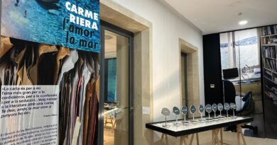 El Govern activa les visites guiades de l’exposició «Carme Riera, l’amor, la mar» a l’Arxiu del Regne de Mallorca