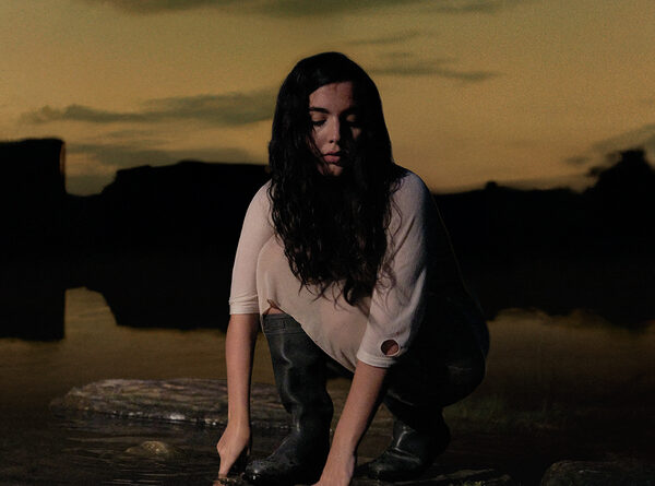 Júlia Colom presenta Paradís, el seu segon àlbum ja disponible