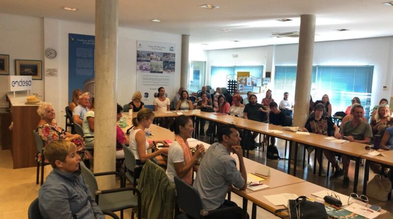 Santa Eulària impulsa una nova edició de cursos gratuïts de castellà per a residents europeus