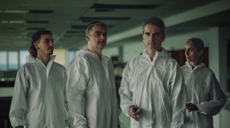 “L’arquitecte” porta al teatre un thriller sobre urbanisme, poder i memòria col·lectiva