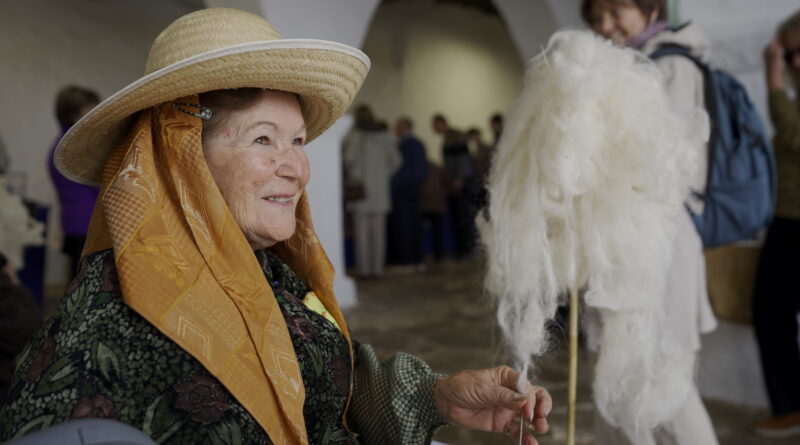 La Fira Artesanal torna a omplir el Puig de Missa de tradició, producte local i ambient festiu
