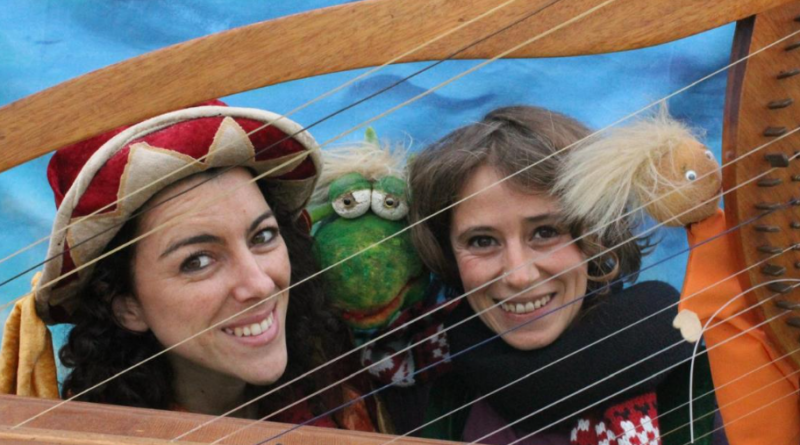 “Contes fets amb AMOR” omple l’Ateneu de Maó de màgia, arpa i titelles