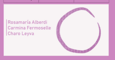 Llegint poemes de dones al Club Social Chaplin