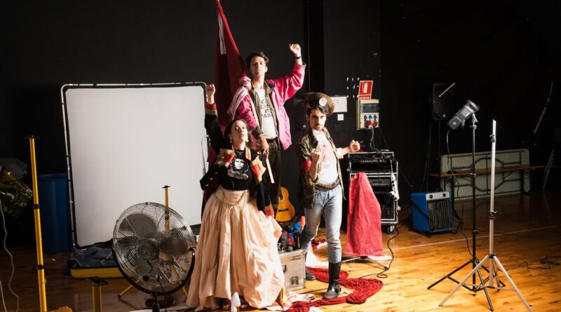 ‘Els Miserables’ de Miquel Mas clou el Festival de la Paraula amb una festa teatral irreverent