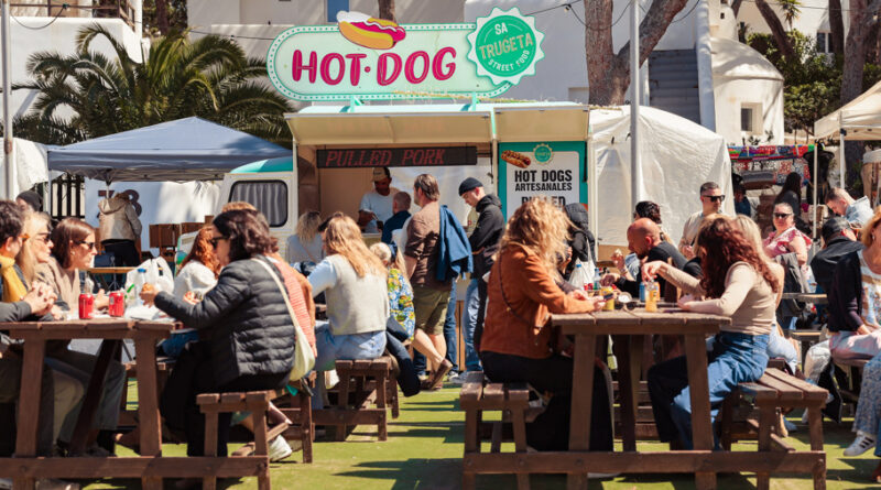 Hippy Market Punta Arabí: artesania, música i esperit lliure tornen a Es Canar