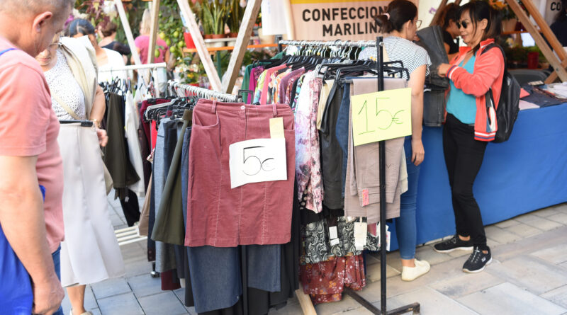 La Fira d’Estocs de Primavera torna a Santa Eulària amb moda, música i grans descomptes