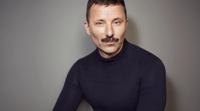 Art i performance es fusionen a Maó amb “Soy un hombre viajero” a IÑK Studio