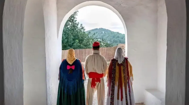 “Es Ball”: Giuseppe Concas retrata l’essència més autèntica d’Eivissa a la Sala Baleària