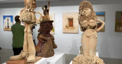 “Encís” uneix pintura, ceràmica i poesia en una exposició compartida de Gerry Clark i Ben Clark a Eivissa
