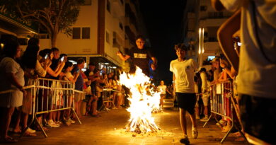 Foguerons, música i ballades per celebrar la Nit de Sant Joan a Santa Eulària